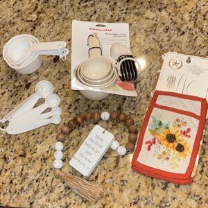 KitchenAid White Measuring Set with Floral utensil holder